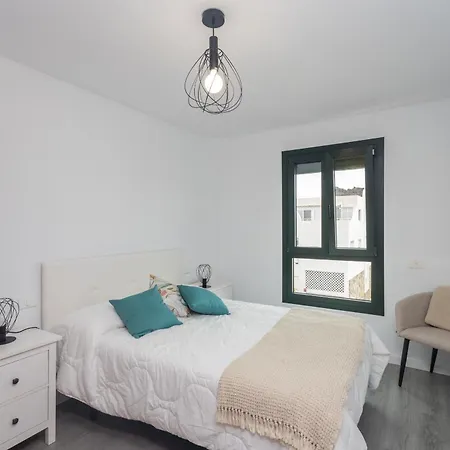 Luceros De - Aircon & Balcony Apartment *