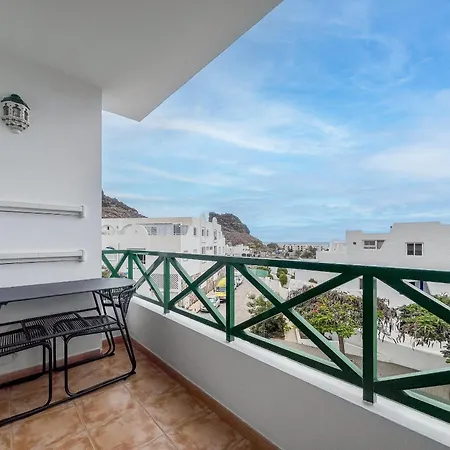 Apartment Luceros De - Aircon & Balcony