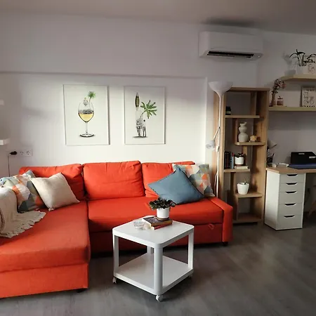 Luceros De - Aircon & Balcony Apartment