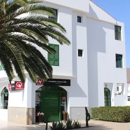 Luceros De - Aircon & Balcony Apartment