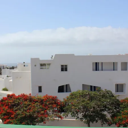 Apartment Luceros De - Aircon & Balcony *